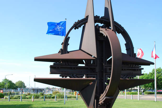 Власти Китая обвинили НАТО в беспорядке в Европе
