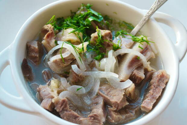 Можно делать с мукой, и заливное.