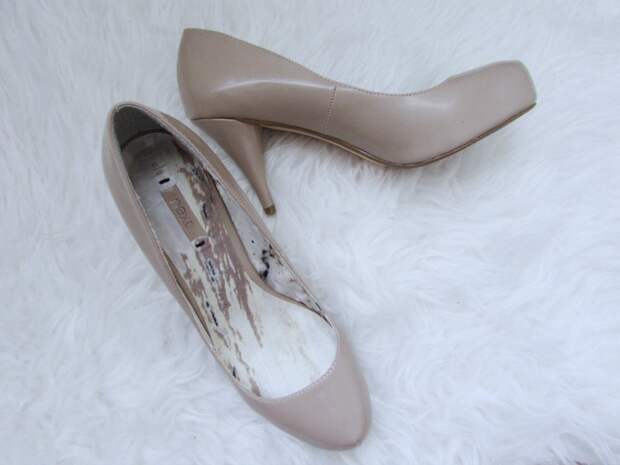 shoes-all-women-should-own nude heels