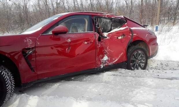 В Тольятти поезд протаранил элитный Porsche Panamera porsche, авария, дтп, поезд, тольятти