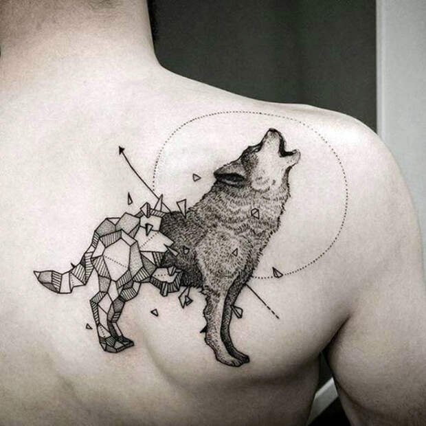 Татуировка с изображением волка.
