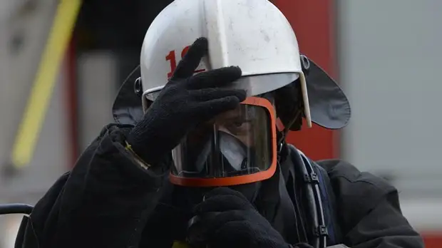 В Пушкине горит склад на площади 900 квадратных метров