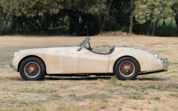 Jaguar XK120 1954 года несколько десятилетий пылился в гараже