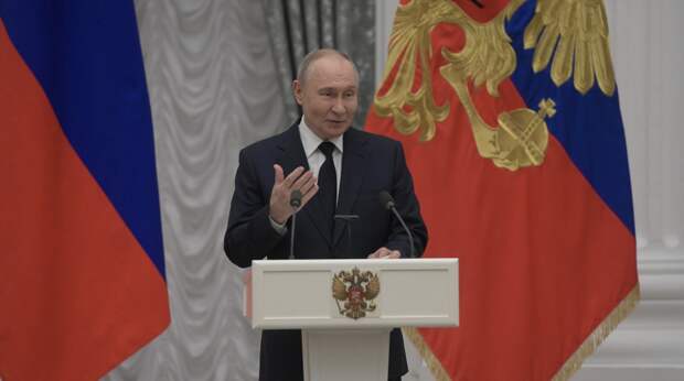 В Екатерининском зале Кремля Путин вручил премии молодым деятелям культуры