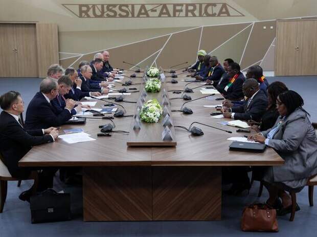 "Мы ее теряем": Запад вот-вот останется без Африки. Россия предложила ей равноправие и справедливость. Каково будущее этих отношений?