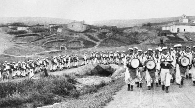 Легионеры на марше, Алжир, ранее 1914 г