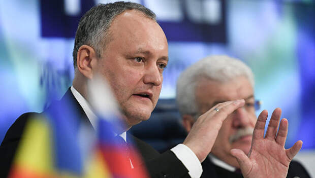 Молдавия решила выслать пятерых российских дипломатов из страны