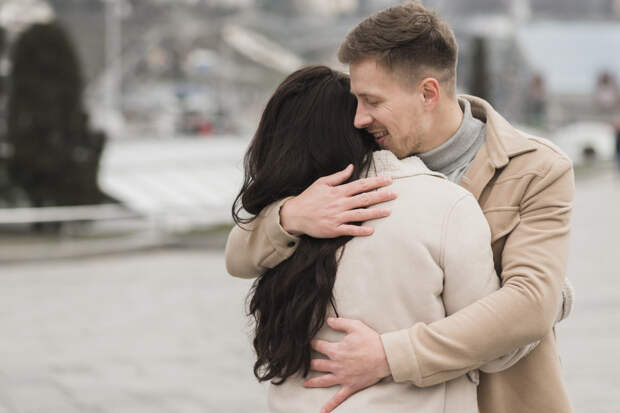 Тревога, снижение эмпатии и агрессия: к чему может привести нехватка объятий