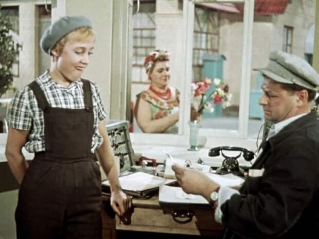 Кадр из фильма *Королева бензоколонки*, 1962 | Фото: fishki.net Кадр из фильма *Королева бензоколонки*, 1962 | Фото: fishki.net