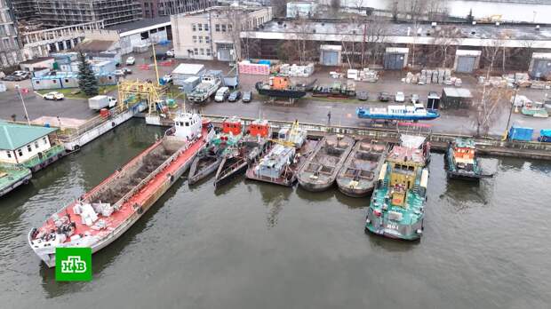 Суда столичного коммунального флота законсервировали до весны