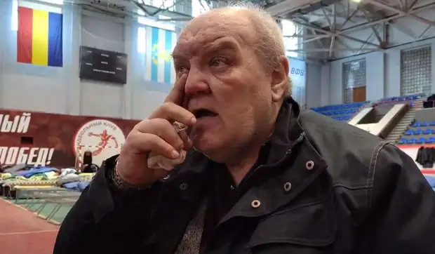 Житель Мариуполя не сдержал слез, рассказывая о «преступной вакханалии» ВСУ