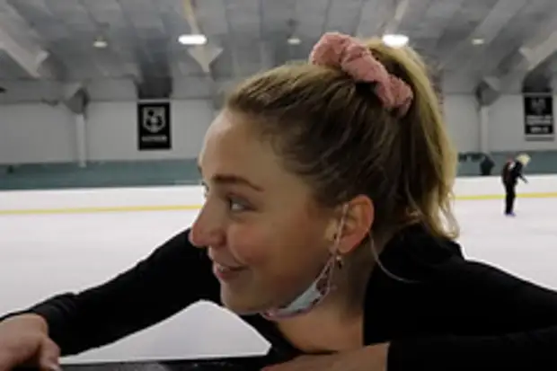 Девушка случайно сняла непристойную реакцию мужчин на ее фигуру на тренировке