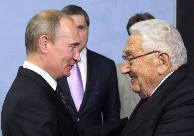 Киссинджер: Украина должна быть мостом между Россией и Западом