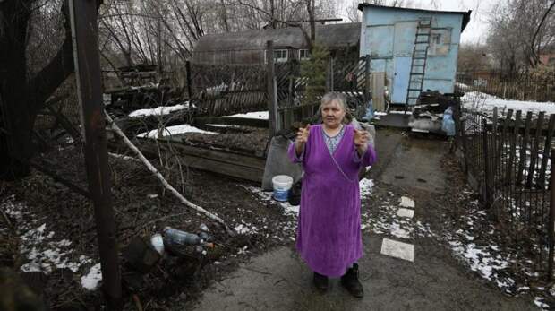 Блогеры купили квартиру омской пенсионерке, которая 35 лет прожила в железной цистерне