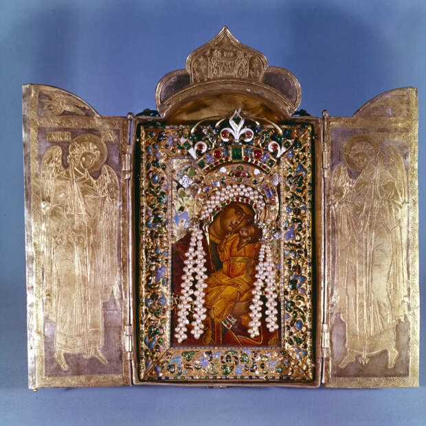 Складень с иконой Богоматерь взыграние младенца. Москва, мастерские Кремля, конец 1620-х – начало 1630-х годов. Музеи Московского Кремля. Складень с иконой Богоматерь взыграние младенца. Москва, мастерские Кремля, конец 1620-х – начало 1630-х годов. Музеи Московского Кремля. - Sputnik Южная Осетия, 1920, 26.10.2021