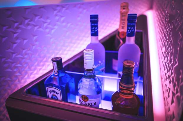 Virgin-Atlantic-Airways-Upper-Class-Bar-and-Cabin-Interior 5