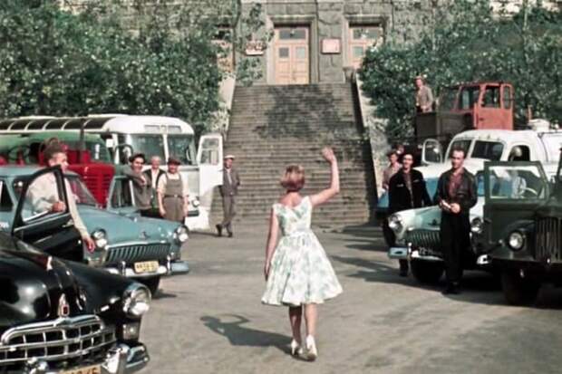 Кадр из фильма *Королева бензоколонки*, 1962 | Фото: feellini.ru Кадр из фильма *Королева бензоколонки*, 1962 | Фото: feellini.ru