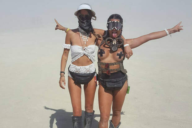 Отожгли по полной: лучшие фото с фестиваля Burning Man 2016