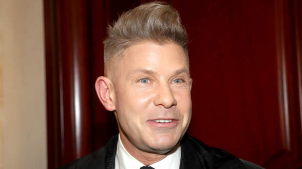 «Скользкий момент»: Митя Фомин упал со сцены во время концерта