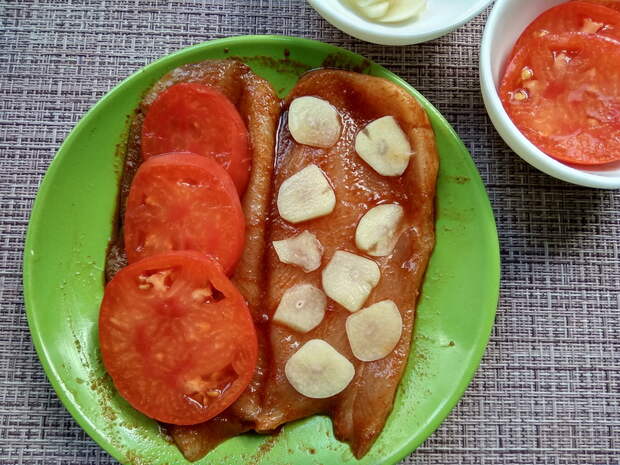 Рецепт жарки куриной грудки от моей вечно худеющей дочки: остаётся невероятно нежной, а главное нежирной