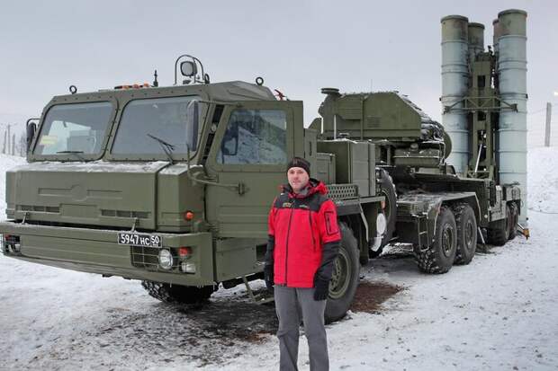 Тест-драйв БАЗ-6402: вся мощь тягача ЗРК С-400 «Триумф» Тест-драйв БАЗ-6402: вся мощь тягача ЗРК С-400 «Триумф»