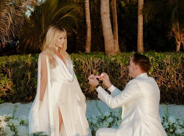 Модель Пэрис Хилтон обновила клятвы верности с мужем Картером Реумом