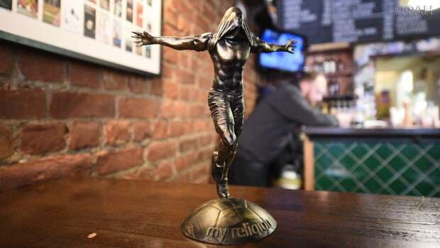 Футбольный Джизус как символ: в Петербурге появилась Всемирная Церковь Футбола