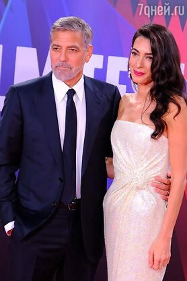 Стало известно, почему Джордж Клуни и его жена спят в разных постелях