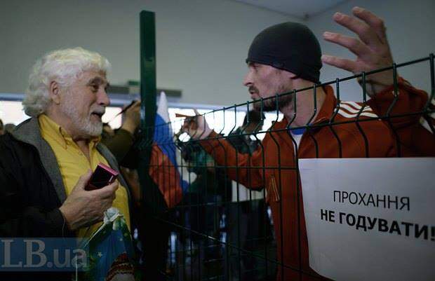 В Украине людей делают фашистами. ПЕРЕД МАССОВЫМИ УБИЙСТВАМИ ЛЮДЕЙ РАСЧЕЛОВЕЧИВАЮТ. Такая же технология применялась в нацисткой Германии. В Украине людей делают фашистами. ПЕРЕД МАССОВЫМИ УБИЙСТВАМИ ЛЮДЕЙ РАСЧЕЛОВЕЧИВАЮТ. Такая же технология применялась в нацисткой Германии.