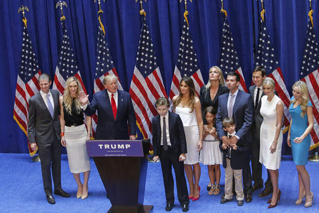 Дональд Трамп со своей семьей