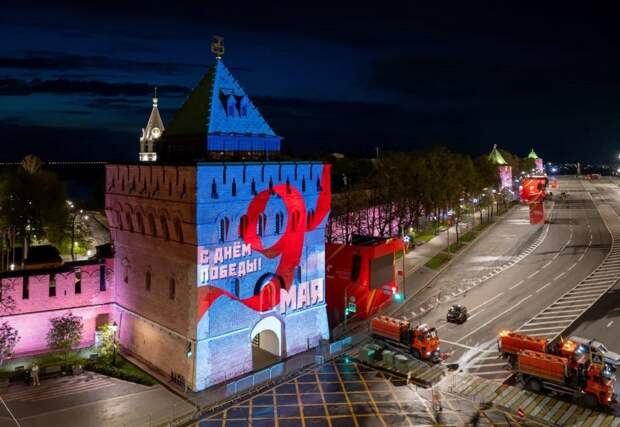 Праздничное световое шоу украсило Дмитриевскую башню Нижегородского кремля 