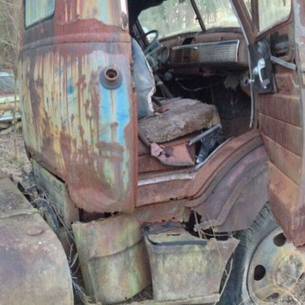 Найден пропавший автопоезд, который простоял 60 лет с ключами в замке