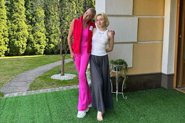 Балерина Анастасия Волочкова опубликовала фото с дочерью