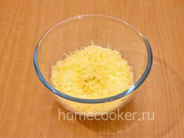 Dobavlyaem chesnok 2 300x225 Помидоры с сыром и чесноком