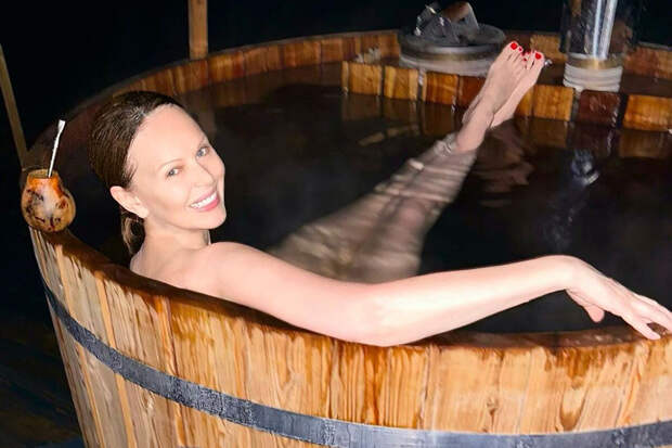 Актриса Ирина Безрукова поделилась откровенными фото без одежды