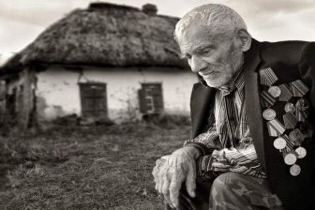 Украина: Ветеранов - на помойку, карателям - огромные пенсии!