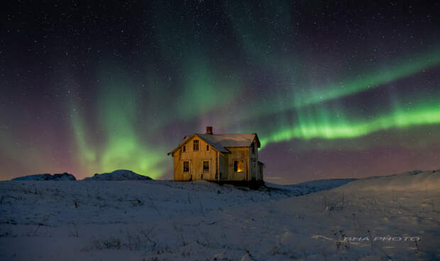 Northern lights with the house by the sea. by Bjorn H Andersen on 500px.com