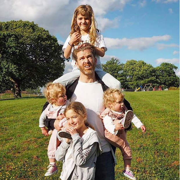 На детской площадке. Instagram father_of_daughters.