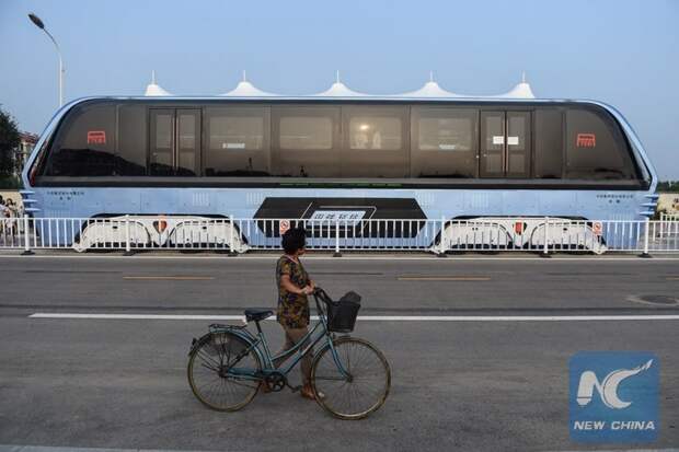 В Китае прошли испытания портального надземного автобуса автобус, китай, общественный транспорт, пробки
