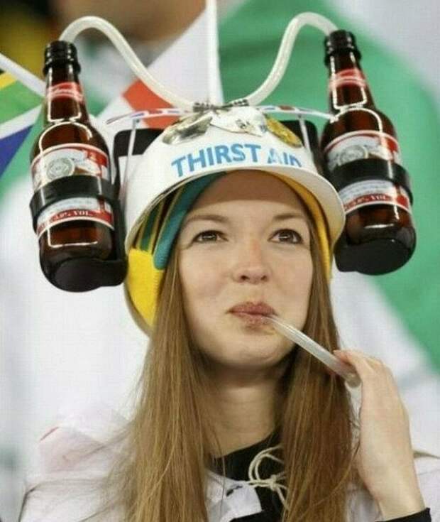 Отправляясь на стадион, не стоит концентрироваться только на игре Отправляясь на стадион, не стоит концентрироваться только на игре болельщики, на стадионе, на трибуне, подборка, прикол, стадион, трибуна, юмор