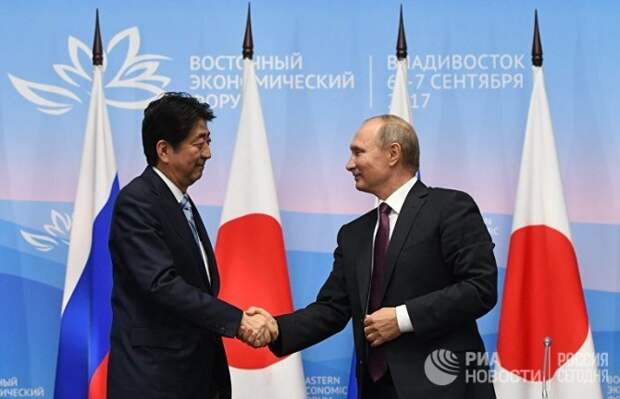 Абэ заявил, что мирный договор подпишут именно они с Путиным