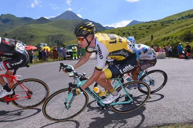 Wilco Kelderman (LottoNl-Jumbo) разбитый на спуске (фото: Tim de Waele/TDWSport.com)