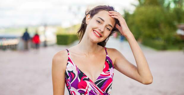 Психолог выделила основные функции декольте: «Я показываю, а ты смотришь»