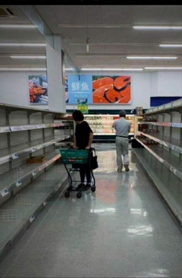 В Токио паника . Скупили весь алкоголь и продукты В Токио паника . Скупили весь алкоголь и продукты