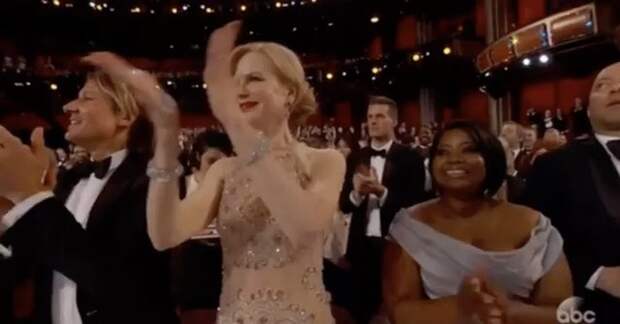 Николь Кидман объяснила  странные аплодисменты  на «Оскаре»