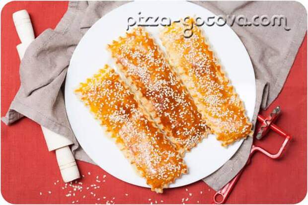 слойки из слоеного теста с сыром фото