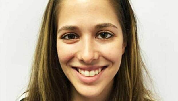 Учительница познакомилась с мужчиной в самолете и рассказала ему о бедных учениках в своей школе. Тогда незнакомец решил сделать ей щедрый подарок