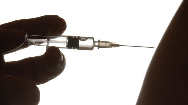 Россиянам объяснили процедуру осмотра перед вакцинацией от COVID-19