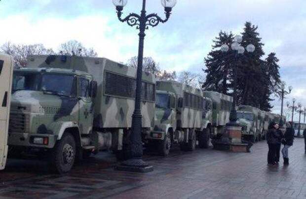 Массовые акции протеста вспыхнули в Киеве Массовые акции протеста вспыхнули в Киеве