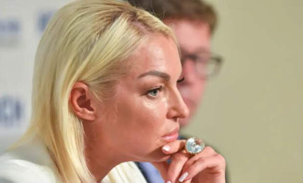 Певец Данко высказался о скандале в самолете с участием Волочковой